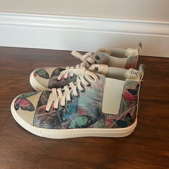 High-Top Sneakers with Colorful butterfly Pattern by Goby- Size 5 - Picture 3 of 12